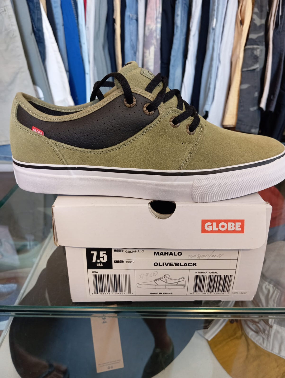 Globe Mahalo Skate in der Farbe Oliv/Schwarz